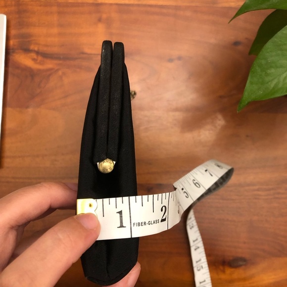 Vintage Minimalist Gorgeous Black Chain Clutch Wristlet Bag Golden Tone Hardware - Picture 10 of 13